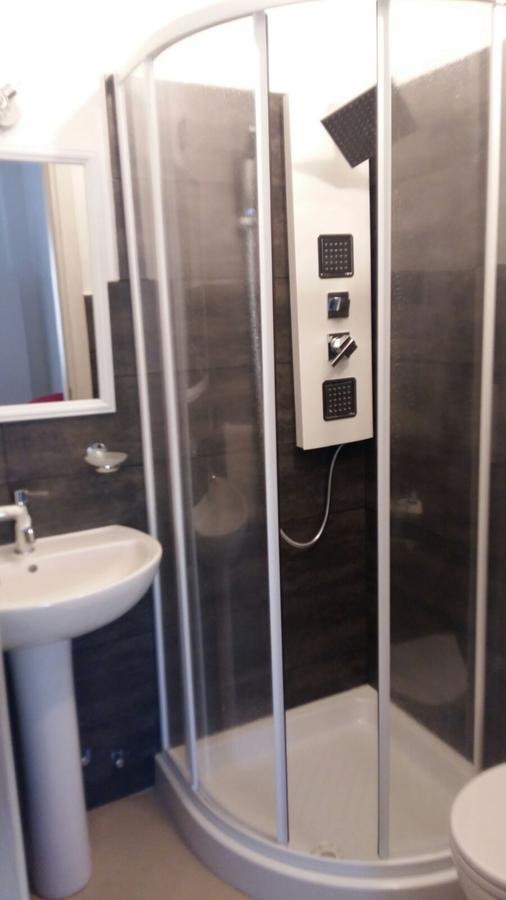 Domus Italiana Hotel Рим Екстериор снимка