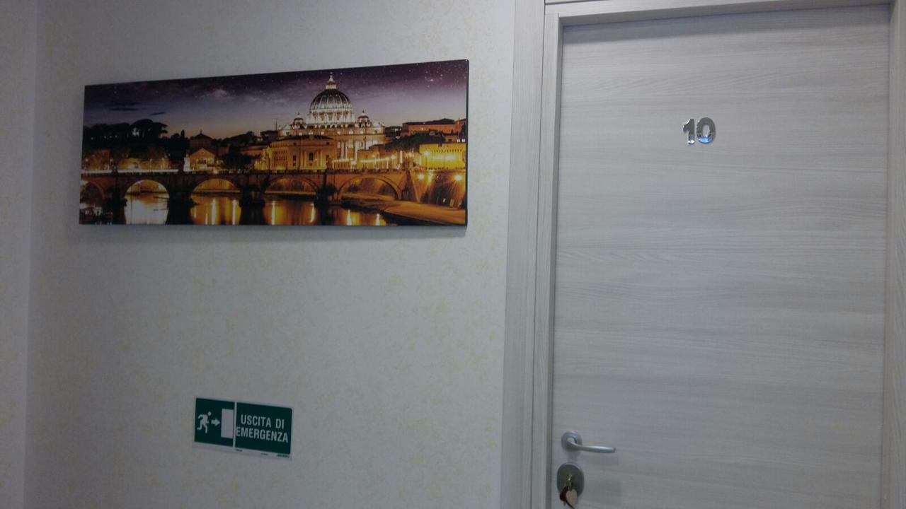 Domus Italiana Hotel Рим Екстериор снимка