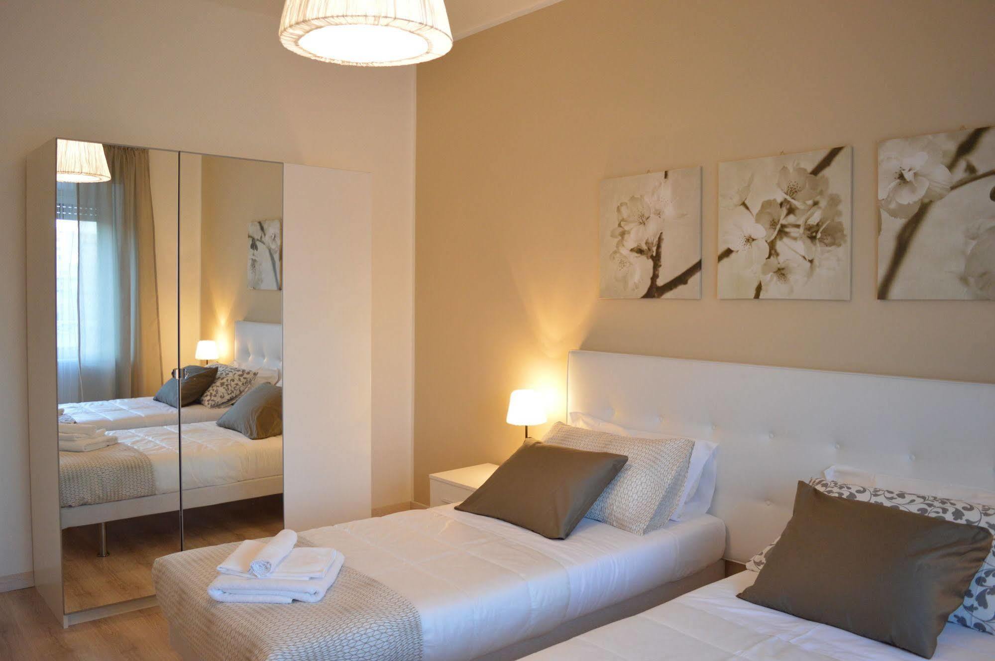 Domus Italiana Hotel Рим Екстериор снимка