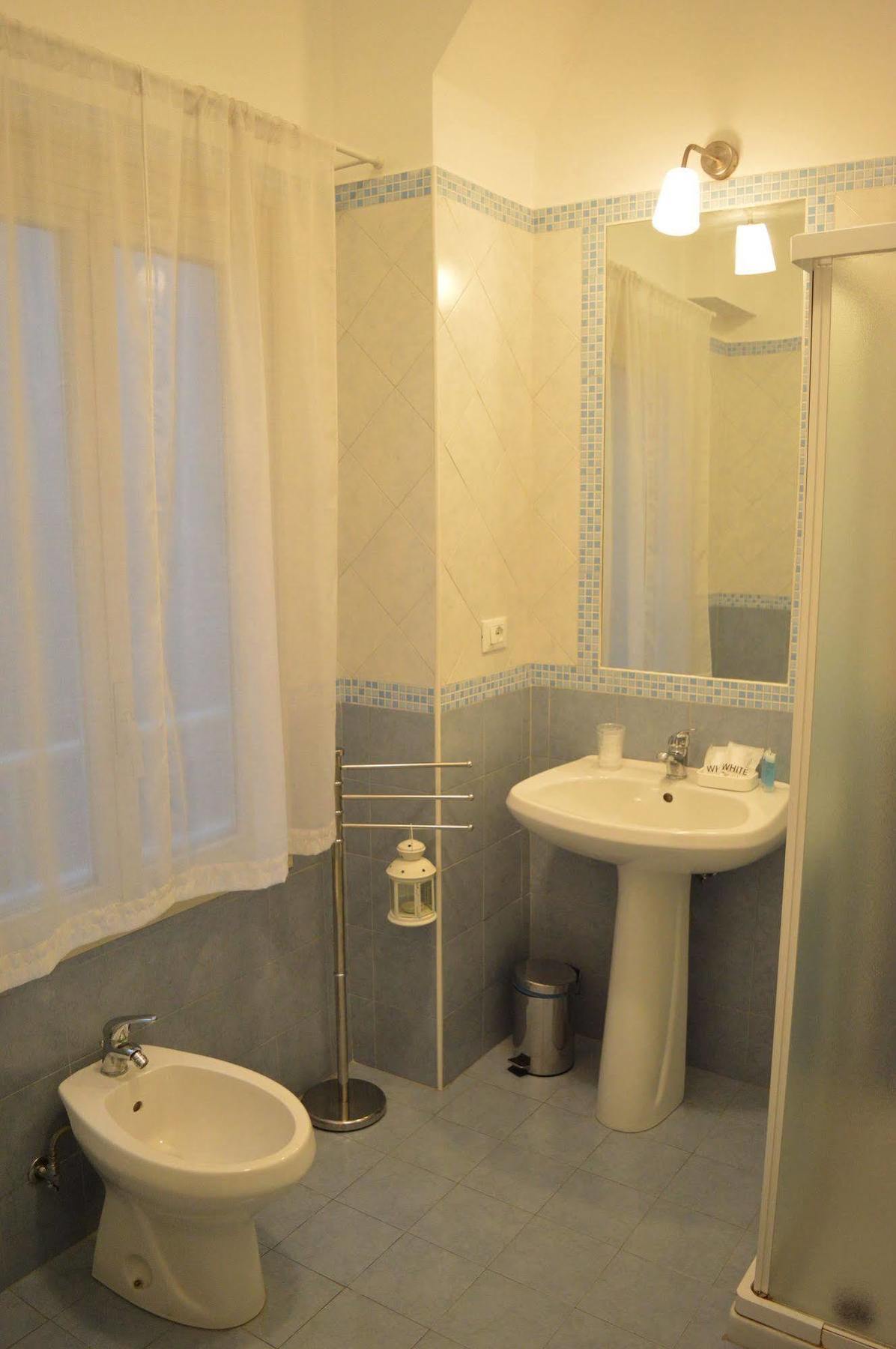 Domus Italiana Hotel Рим Екстериор снимка