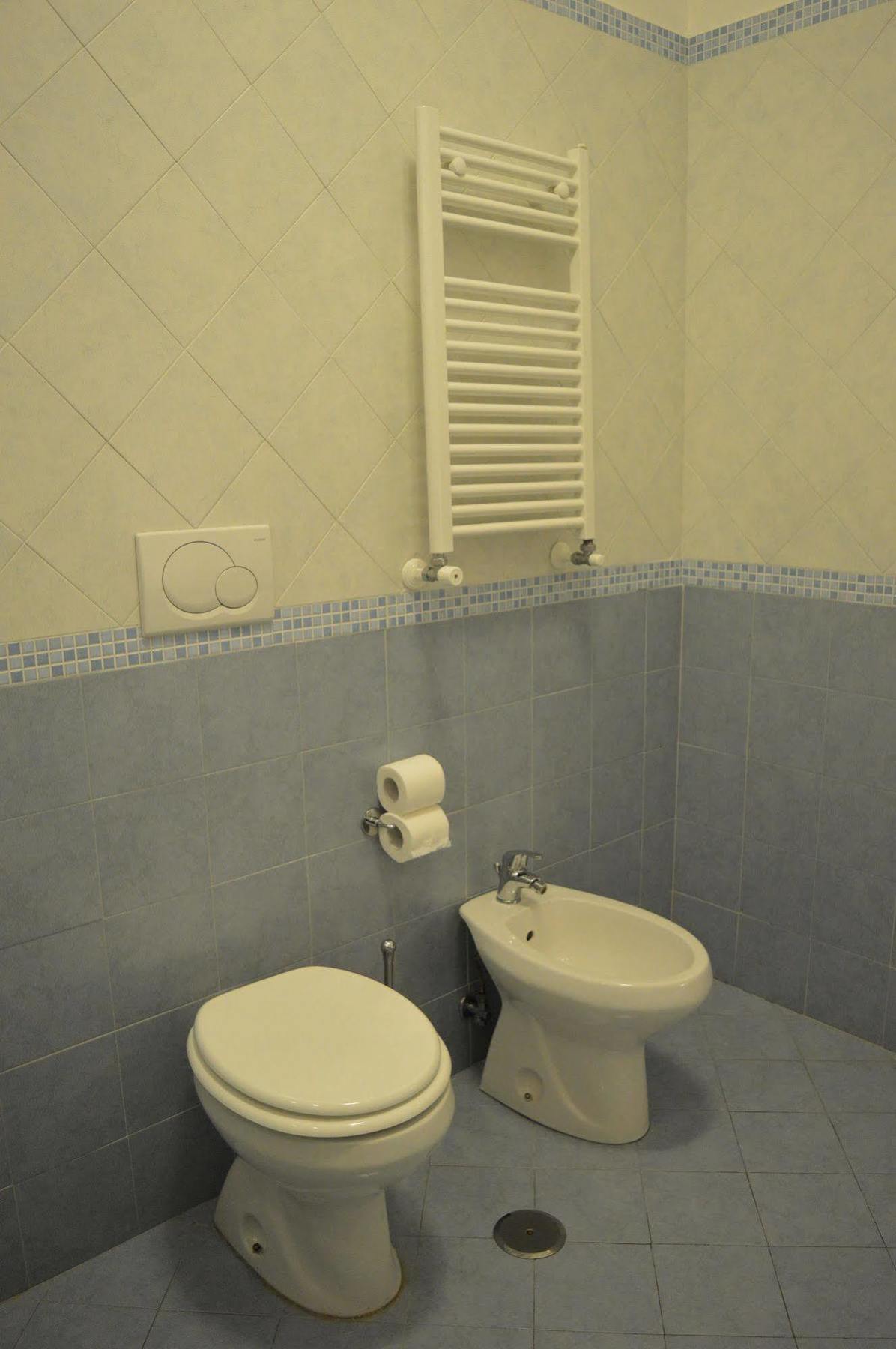 Domus Italiana Hotel Рим Екстериор снимка