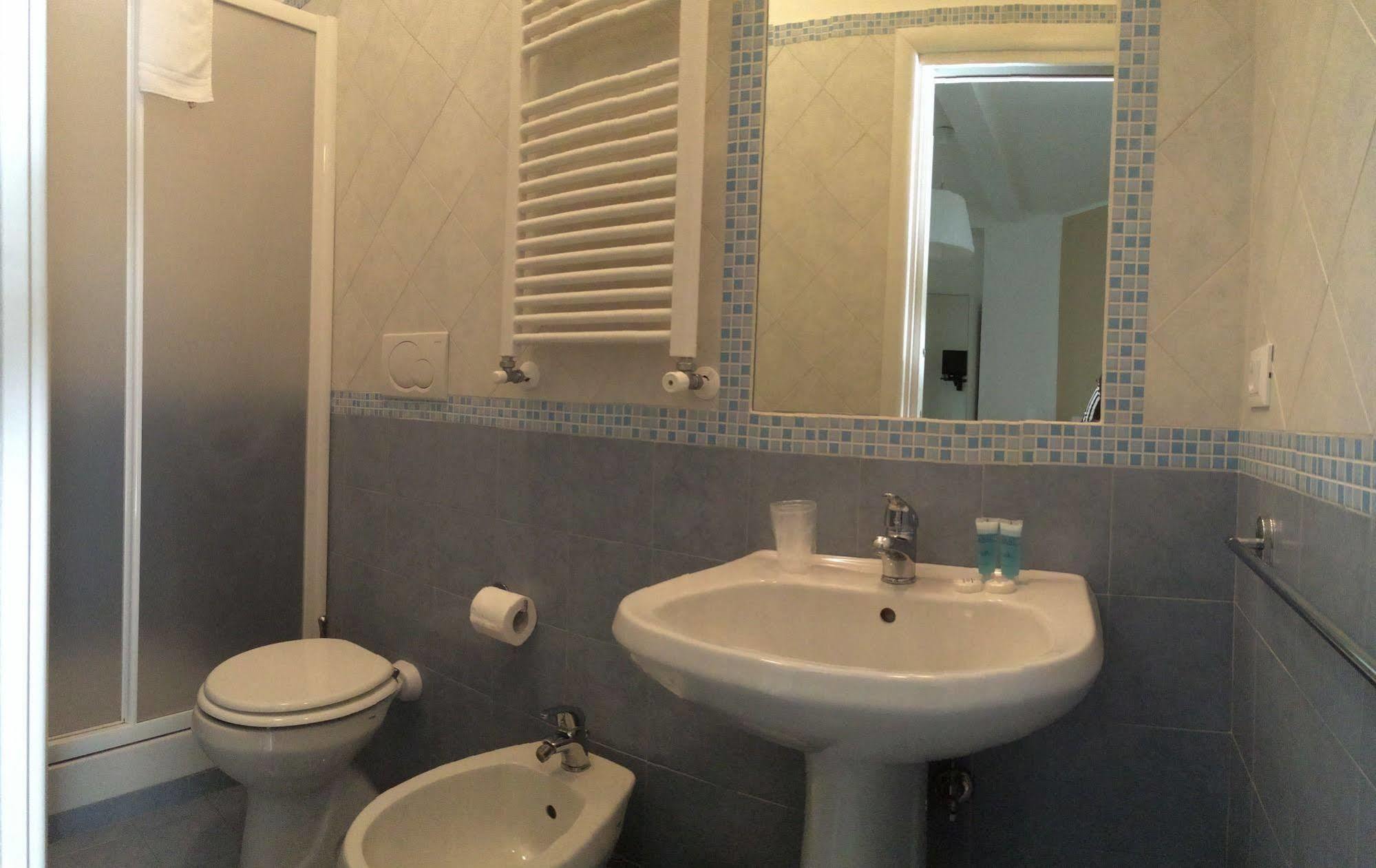 Domus Italiana Hotel Рим Екстериор снимка