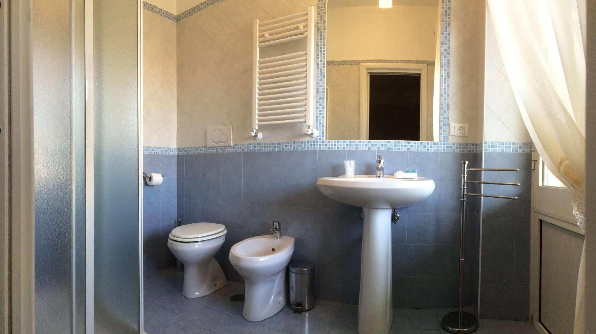 Domus Italiana Hotel Рим Екстериор снимка