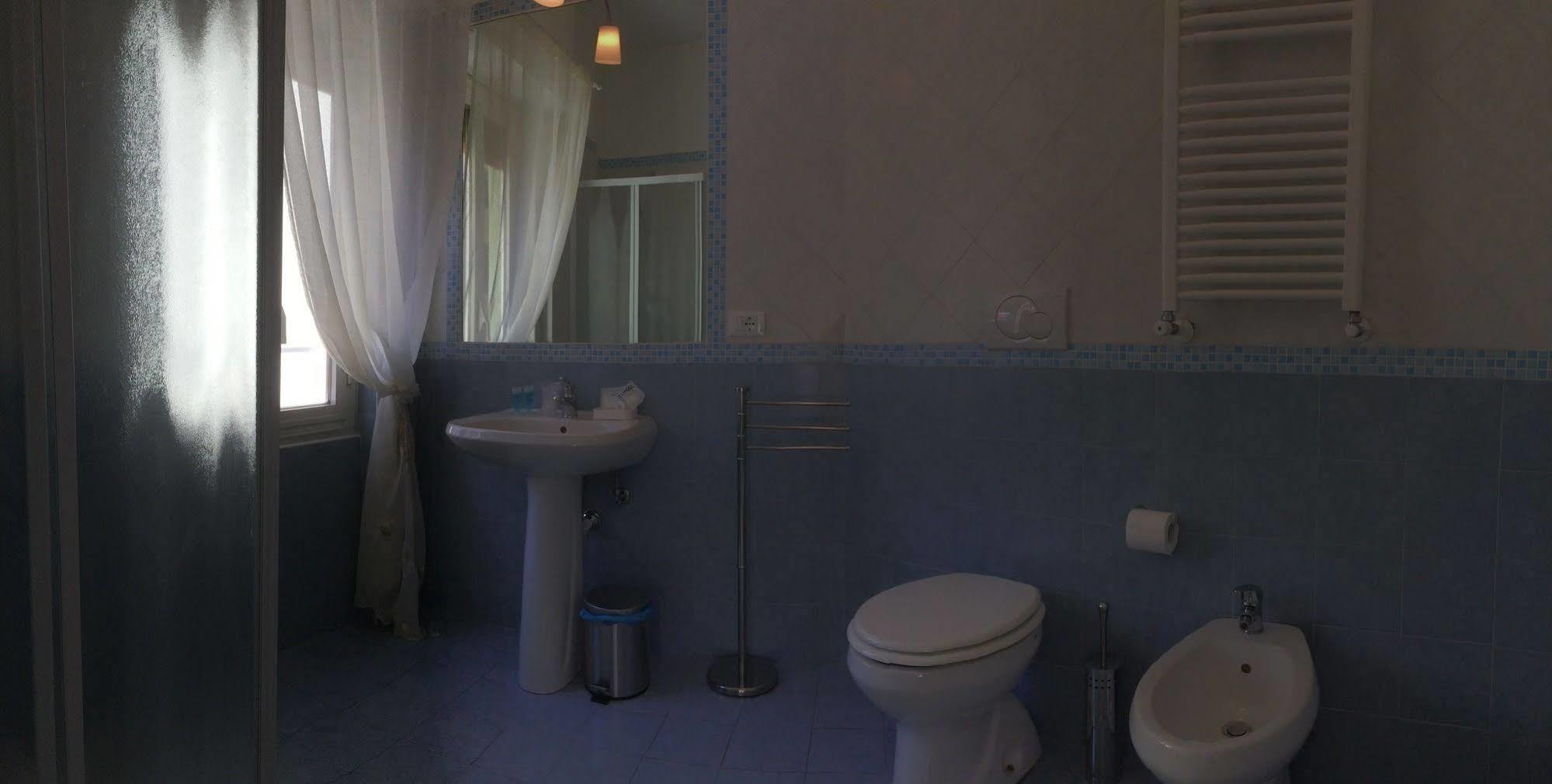 Domus Italiana Hotel Рим Екстериор снимка