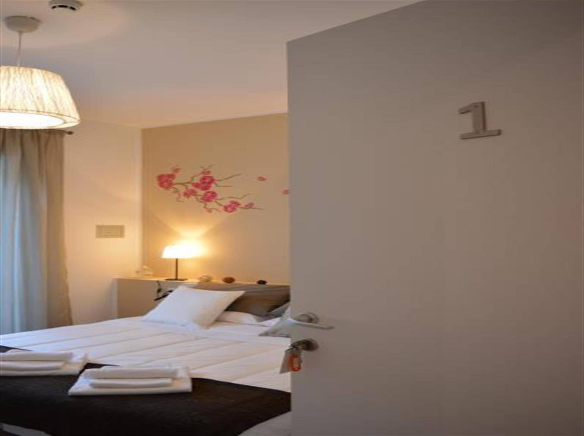Domus Italiana Hotel Рим Екстериор снимка