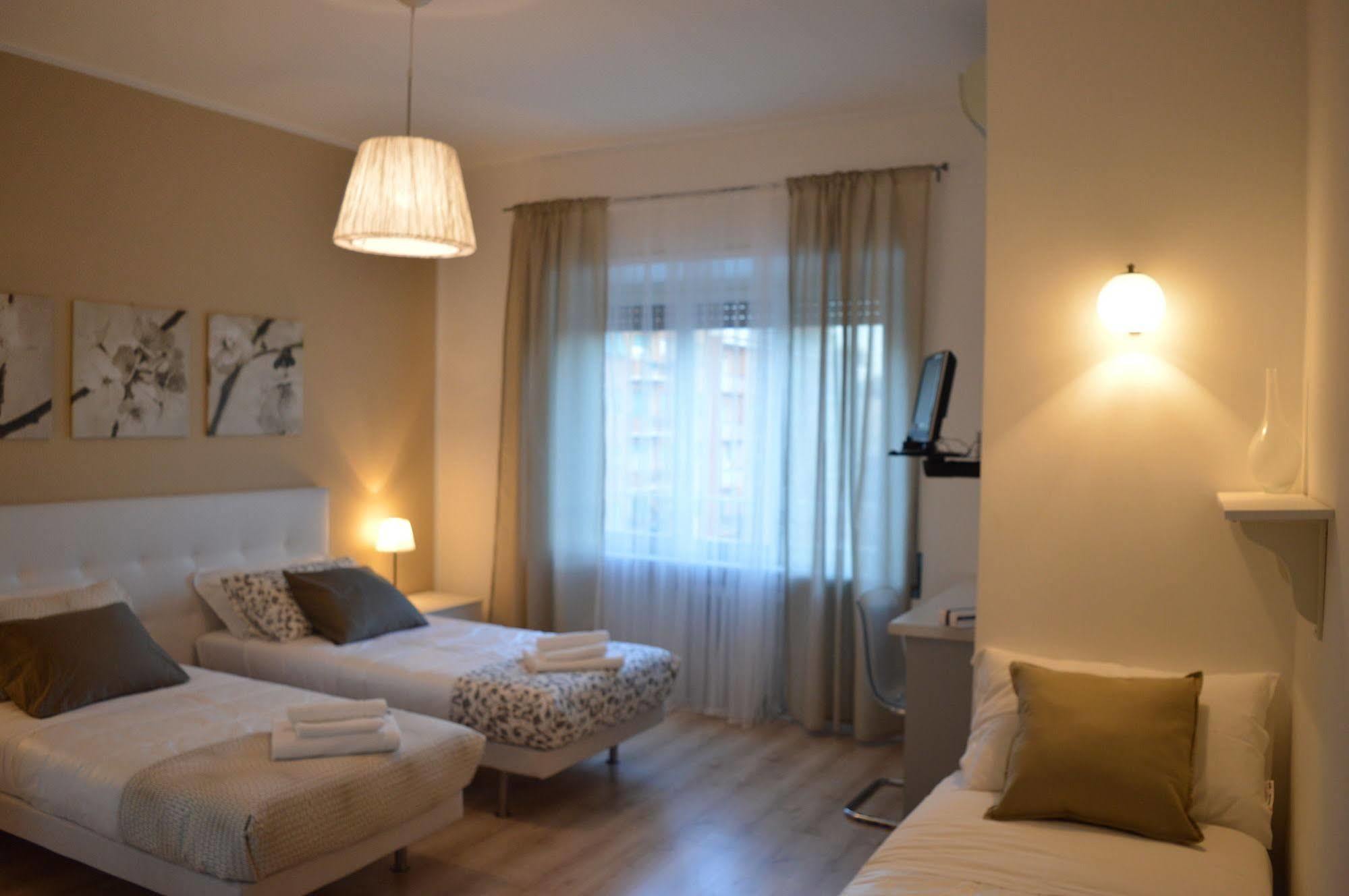 Domus Italiana Hotel Рим Екстериор снимка
