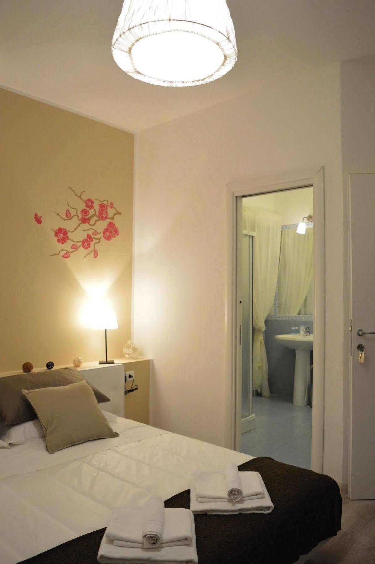 Domus Italiana Hotel Рим Екстериор снимка