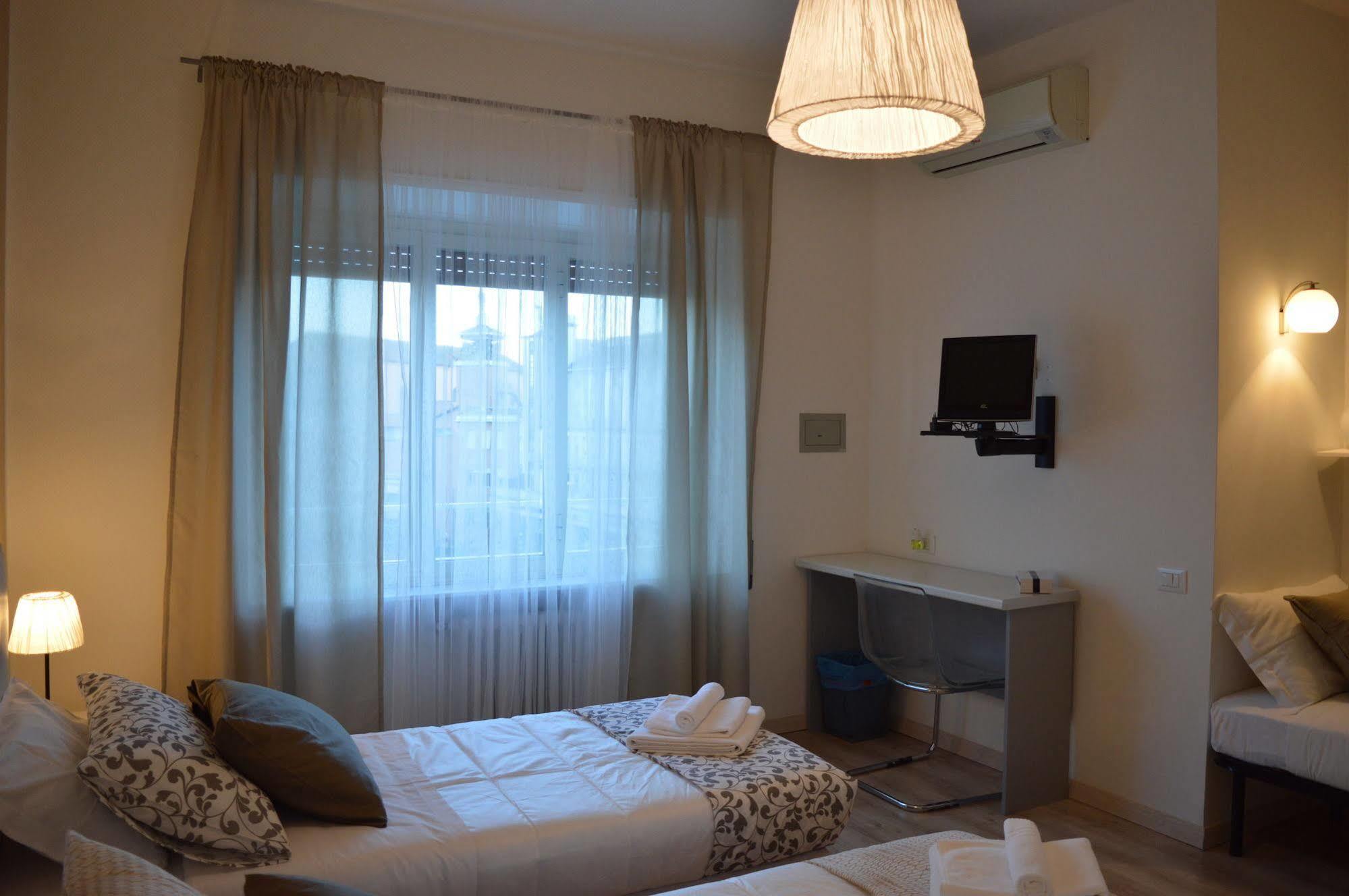 Domus Italiana Hotel Рим Екстериор снимка