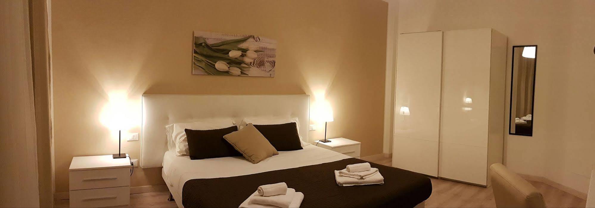 Domus Italiana Hotel Рим Екстериор снимка