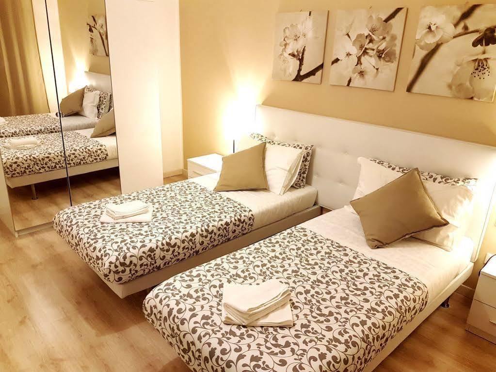 Domus Italiana Hotel Рим Екстериор снимка