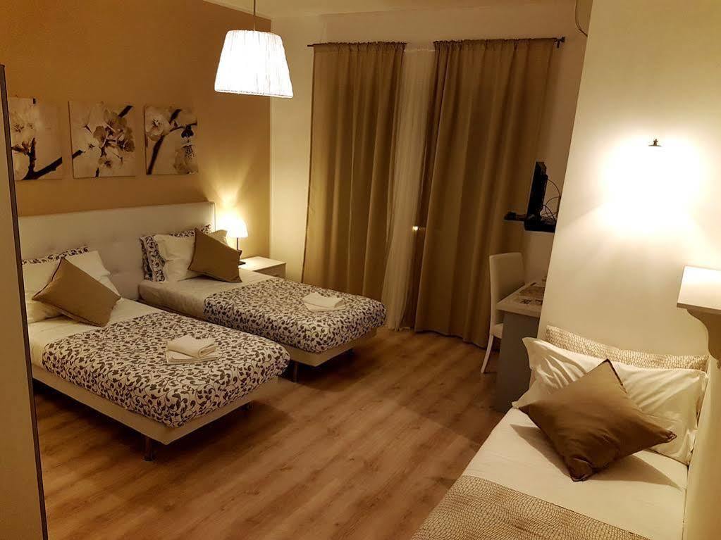 Domus Italiana Hotel Рим Екстериор снимка