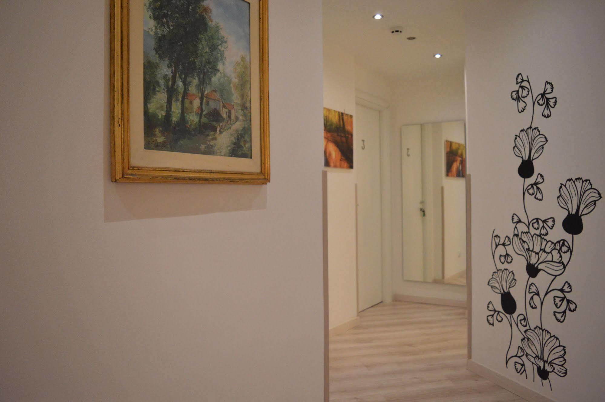 Domus Italiana Hotel Рим Екстериор снимка