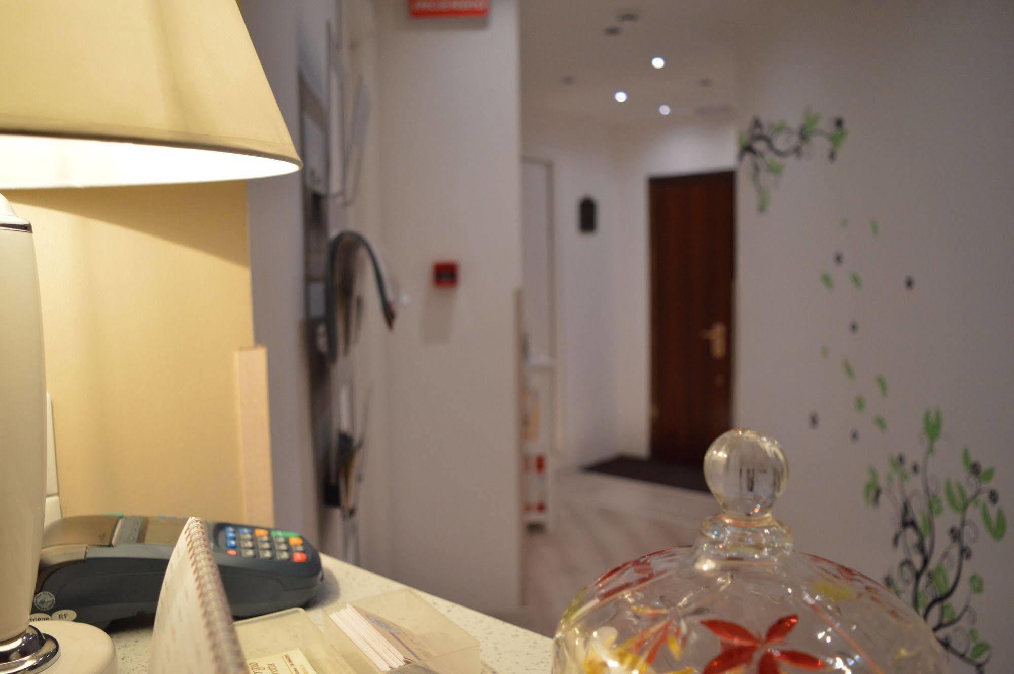 Domus Italiana Hotel Рим Екстериор снимка