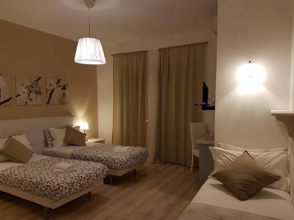 Domus Italiana Hotel Рим Екстериор снимка